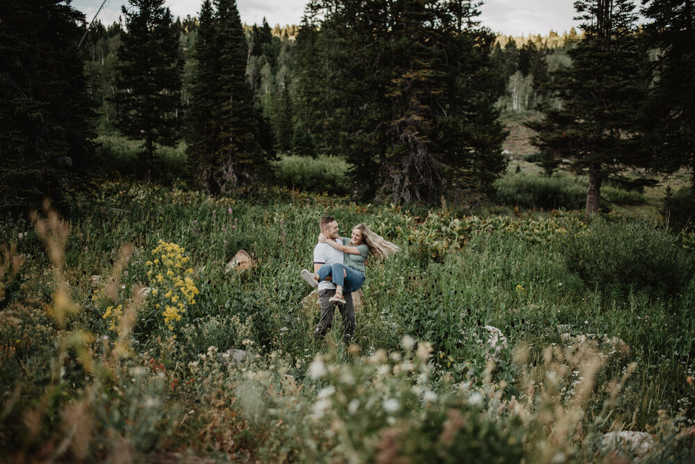 Jocilyn Bennett Photography | Mountain Engagements | Summer Engagements| Mountain Summer Engagements | Utah Engagements | Adventure Photographer | Wedding Photographer | Utah Photographer | Engagement Photographer | Wild Flower Engagements | Utah Bride | What to Wear For Engagements | Engagement Pose Ideas | Blonde Bride | Fur Baby | Fur Baby In Engagements | Fur Baby In Family Pictures |