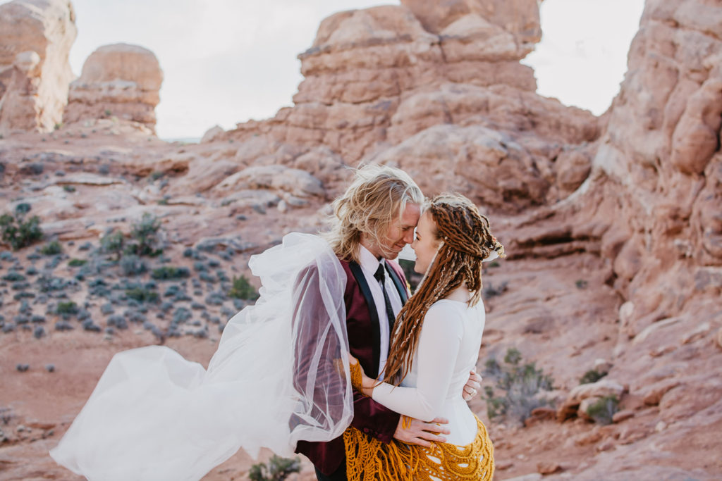 Jocilyn_Bennett_Photography_Moab_Elopement_And_Wedding_Photographer_Red_Rock_boho_Bride_and_groom