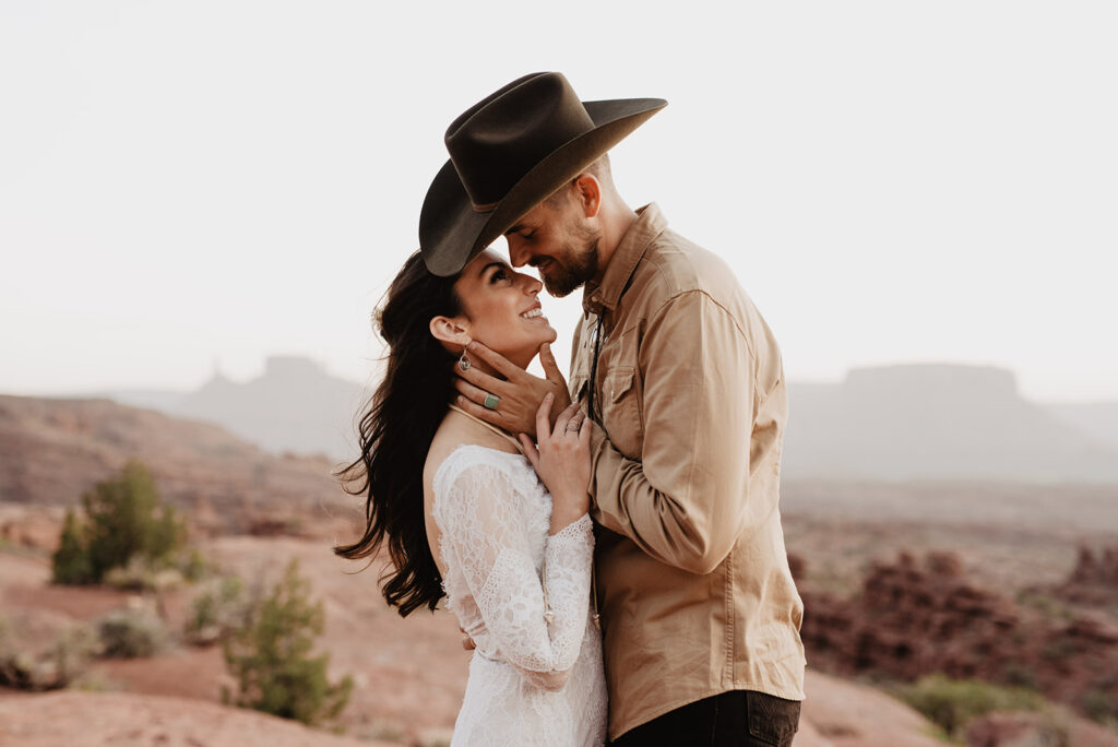 Utah elopement photographer captures bride and groom kissing in Moab 