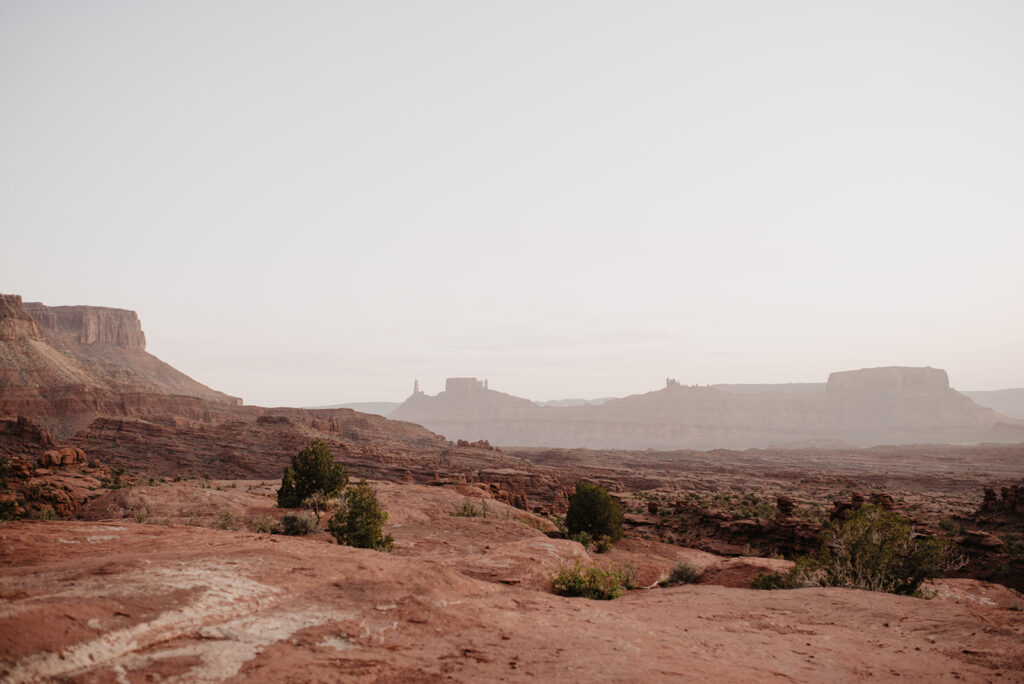 Utah elopement photographer captures landscape of Moab