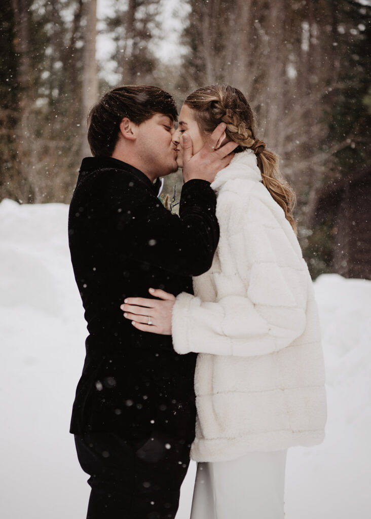 Grand Teton photographer captures bride and groom kissing in snow