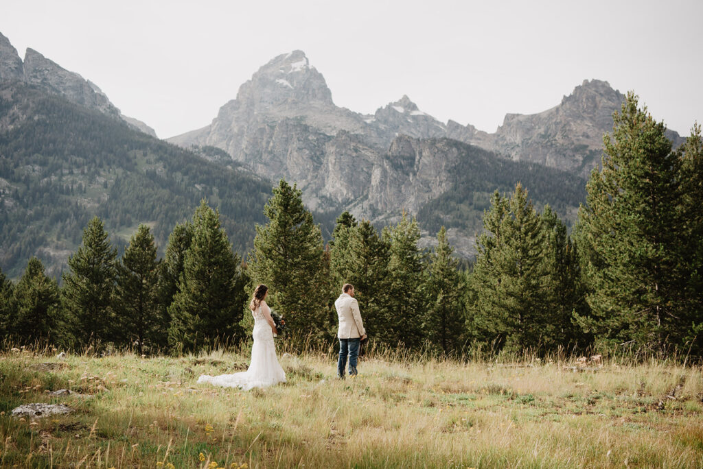 Jackson Hole wedding photographer captures first look between bride and groom